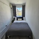 Trendy Apartment In Old Street